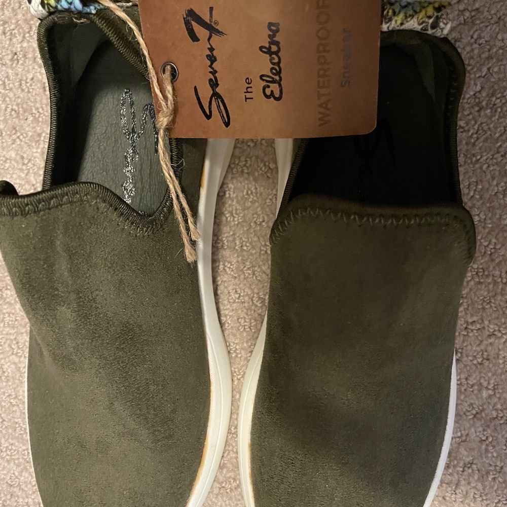 Seven7 woman’s Electra Sneakers SZ6